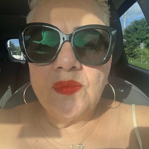 Meet your Posher, Evelyn